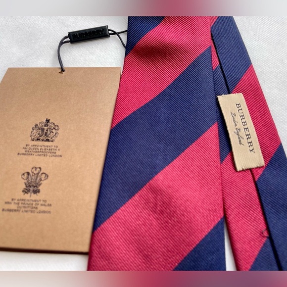 🔥STUNNING🔥🆕💯ICONIC BURBERRY HORSEFERRY NAVY RED CREST SLIM MOTIF TIE🔥 - Picture 5 of 16
